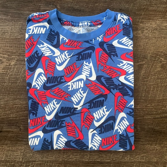 NIKE BOYS SHORT SLEEVE - Picture 1 of 2